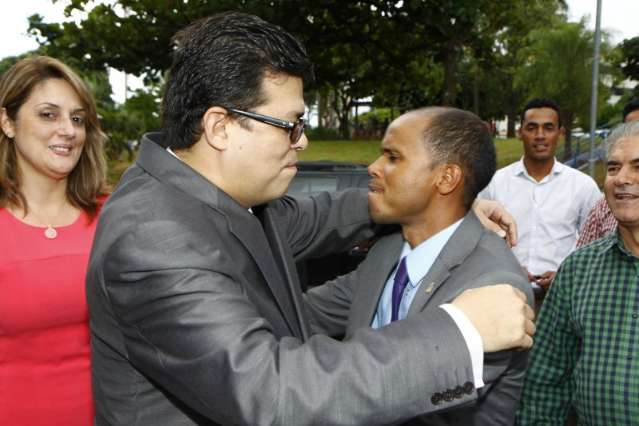 Quase expulso do PP, Olarte anuncia que vai tirar Bernal do comando