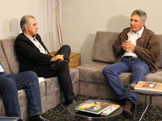 Governador se re&uacute;ne com prefeitos e fala sobre os estragos da chuva