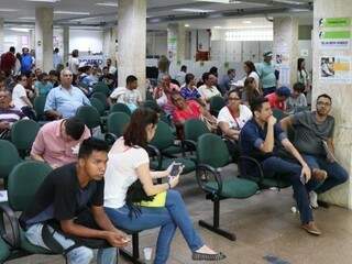 Candidatos em busca de uma vaga de emprego na Funtrab (Foto: Arquivo/Campo Grande News)
