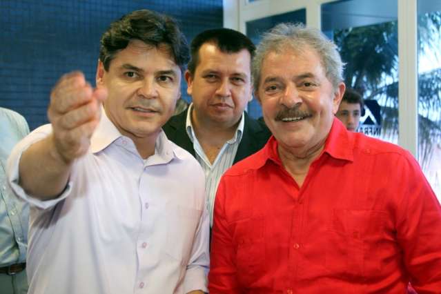 Lula pede para PT buscar alianças apesar do "favoritismo" para 2014