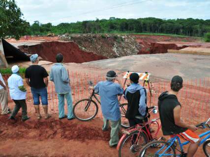  Moradores do Nova Lima pedem apoio do MPE para resolver “buracão”