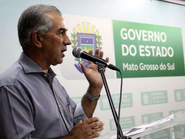 Governador diz que verba cortada do Vale Renda ir&aacute; para outras fam&iacute;lias