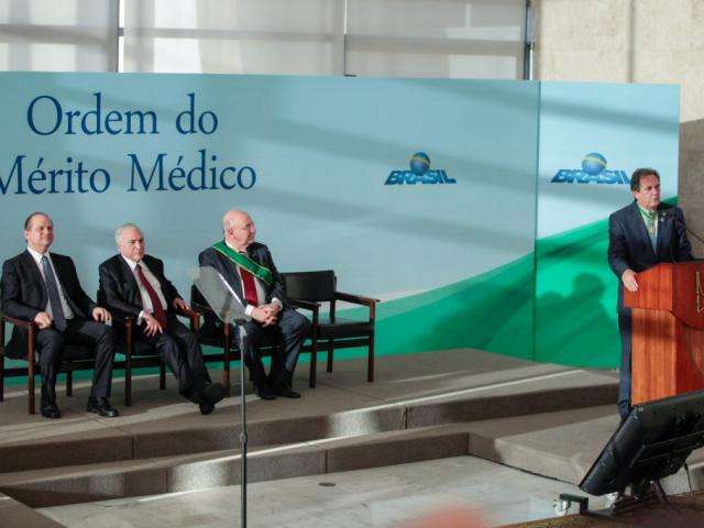 Geraldo, Mandetta e Moka recebem de Temer a Ordem do M&eacute;rito M&eacute;dico