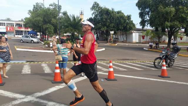 Homem vende km de corrida, &eacute; s&oacute; pagar que ele inicia maratona de at&eacute; 5h di&aacute;rias