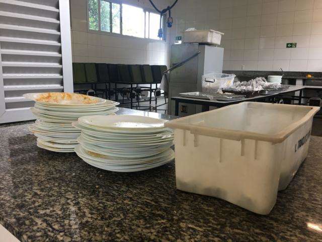Funcion&aacute;rios de restaurante da UFMS reclamam de sal&aacute;rio atrasado