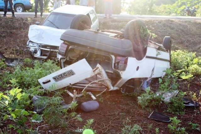  Carros batem de frente e ocupantes sobrevivem a acidente em F&aacute;tima do Sul