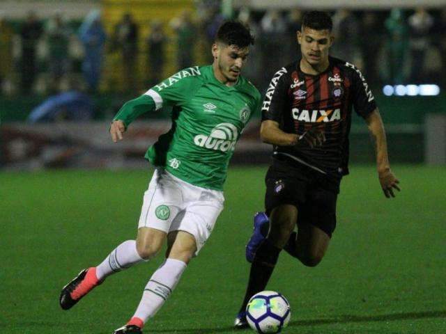 De virada, Chapecoense faz 2 a 1 no Atl&eacute;tico-PR na Arena Cond&aacute;