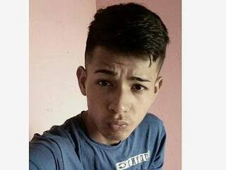 Estudante Daniel Pontes Contenção, 17 anos, morreu em acidente de trânsito após pegar a motocicleta do pai escondido. (Foto: Reprodução/ Facebook)