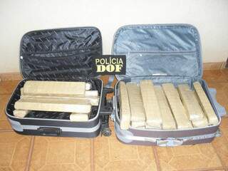 No bagageiro do ônibus foram encontradas duas malas com 27 tabletes de maconha. (Foto: divulgação)