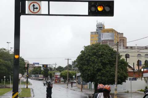 Pane em semáforos deixa trânsito confuso na Afonso Pena