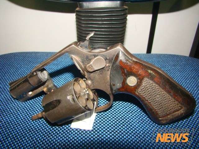 Rapaz &eacute; preso com arma e confessa que iria cometer assassinato