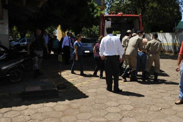  Idoso reage a assalto e &eacute; baleado na barriga; bandido foge com R$ 58 mil