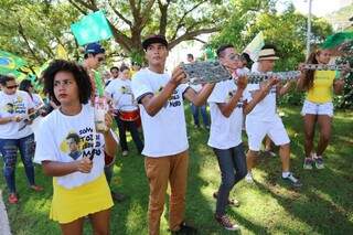 Escola de Samba Igrejinha participa da manifestação (Foto: Marcos Ermínio)