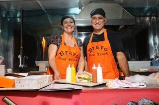 Deborah e Ubiratan são os donos do novo foodtruck. (Foto: Marcos Maluf)