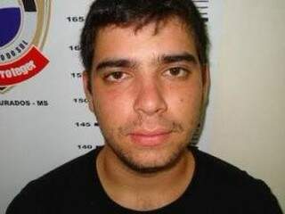Marcos Vinicius Araújo Bogarin, 24 anos, foi encontrado morto com marcas de tiros pelo corpo. (Foto: Osvaldo Duarte/Dourados News)