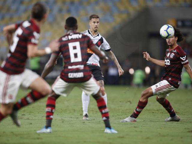 Em cl&aacute;ssico emocionante, Flamengo e Vasco ficam no empate em 4 a 4 