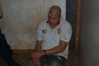 Fernando tentou resistir à prisão após matar a enteada espancada. (Foto: Liana Feitosa)