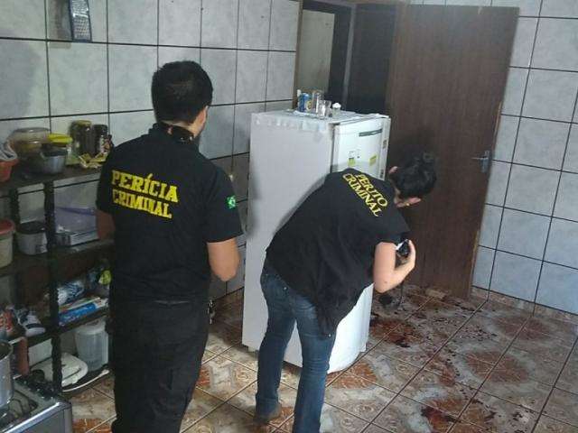Homem &eacute; preso por matar irm&atilde;o a facadas e alega leg&iacute;tima defesa