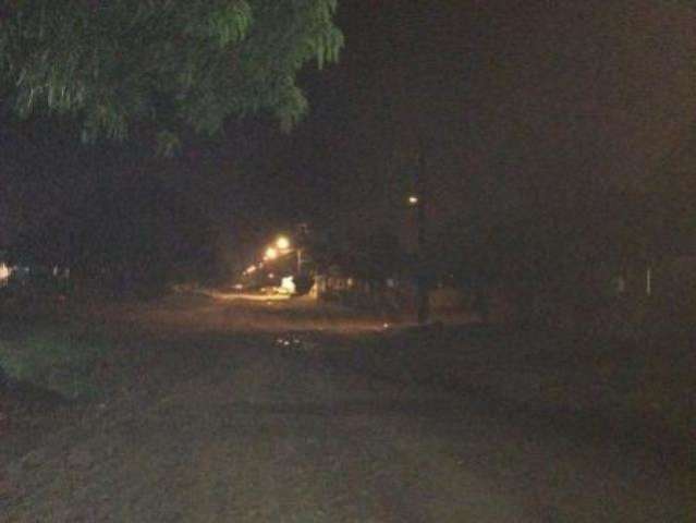 Rua sem ilumina&ccedil;&atilde;o aumenta inseguran&ccedil;a em regi&atilde;o violenta da Capital  