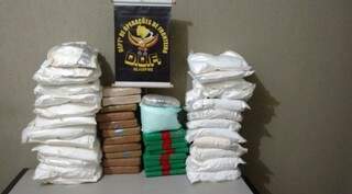 Cocaína estava distribuída em quatro mochilas e pesou 72 quilos. (Foto: Divulgação/ DOF)