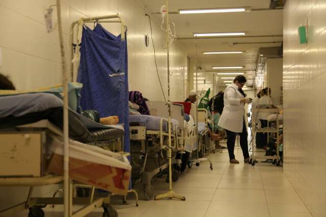 HU v&ecirc; lota&ccedil;&atilde;o triplicar com problema na Santa Casa e atende em cadeiras