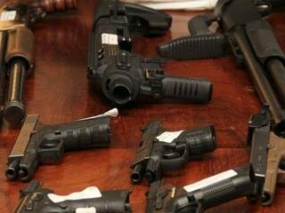 Armas apreendidas pelos policiais envolvidos na ação (Foto: divulgação/Polícia Federal) 