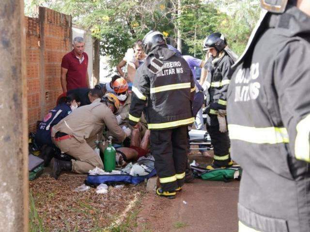 Crian&ccedil;a de 8 anos &eacute; socorrida em estado grave ap&oacute;s casa pegar fogo