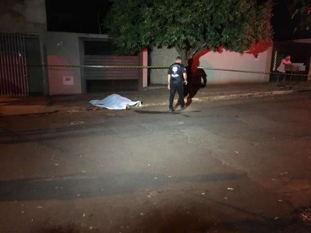 Homem foi morto com 11 tiros enquanto fazia entrega no Guanandi 
