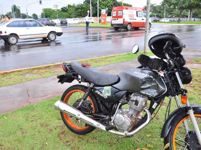  Motociclista fica ferido em acidente na Costa e Silva