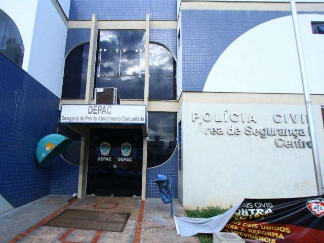 Foli&atilde;o &eacute; imobilizado por socorristas e preso ap&oacute;s quebrar viatura do Samu 