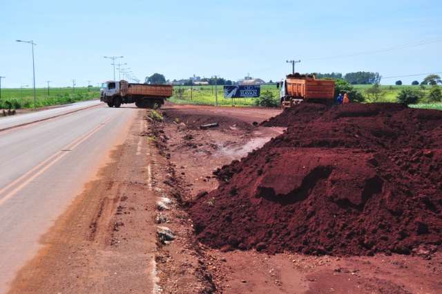 Reinaldo critica empresas que fazem duplica&ccedil;&atilde;o e pode suspender contratos