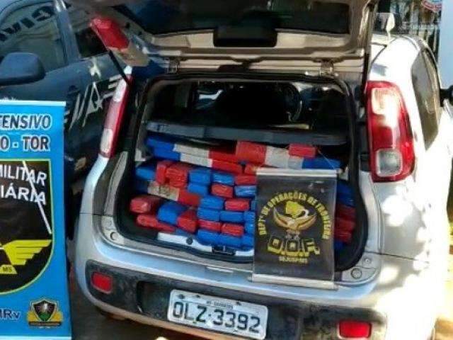 DOF apreende 560 quilos de maconha dentro de Fiat Uno