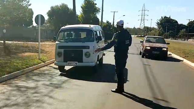 No Dia do Motorista, blitz orienta e pede paz no tr&acirc;nsito de Campo Grande
