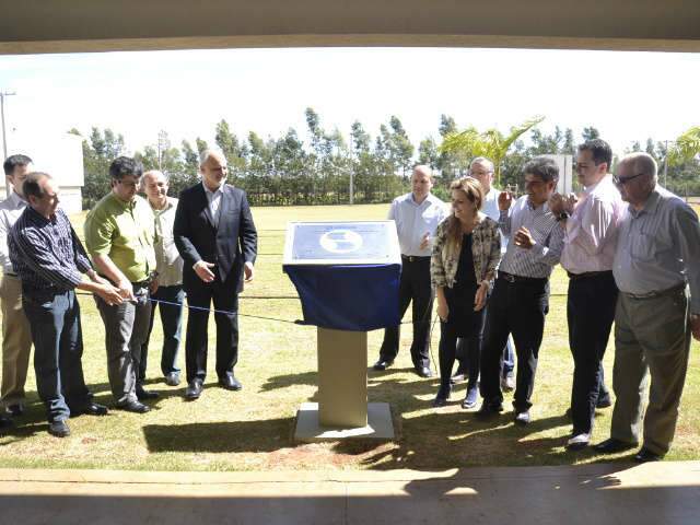  F&aacute;brica amplia espa&ccedil;o, gera empregos e prefeito fala em mais polos industriais