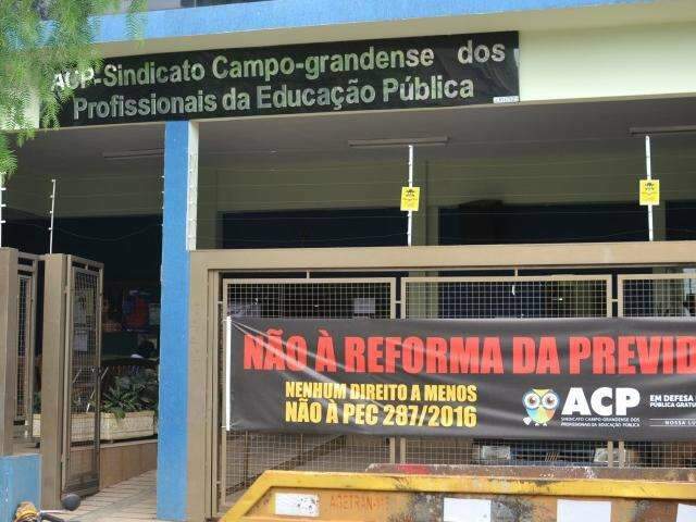 Professores de 21 munic&iacute;pios de MS recebem abaixo do piso nacional
