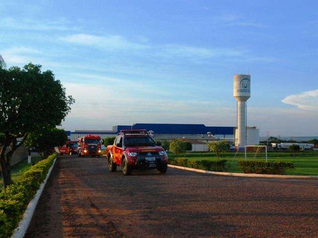 Vazamento de am&ocirc;nia assusta funcion&aacute;rios de frigor&iacute;fico