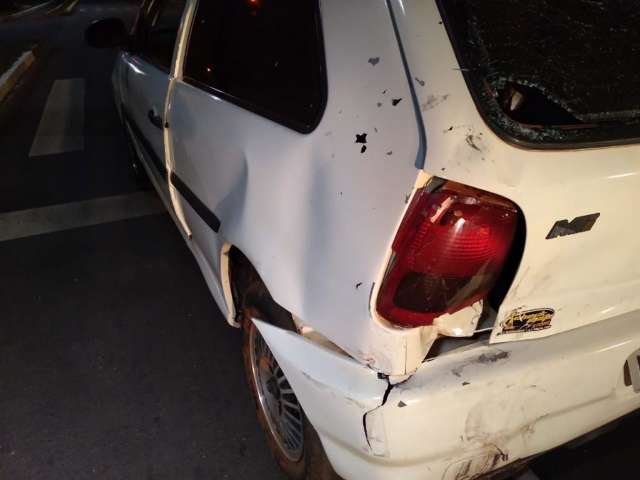 Motociclista que bateu na traseira de carro morre no hospital