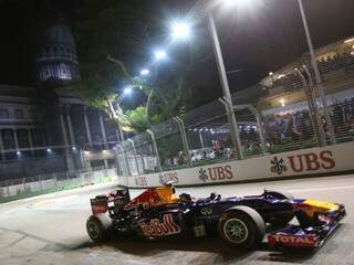 Vettel se aproveita de problemas dos adversários para vencer a prova deste domingo (Foto: AP)