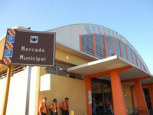Carnaval n&atilde;o &eacute; feriado, mas Centro fecha e mercad&atilde;o atende at&eacute; &agrave;s12h