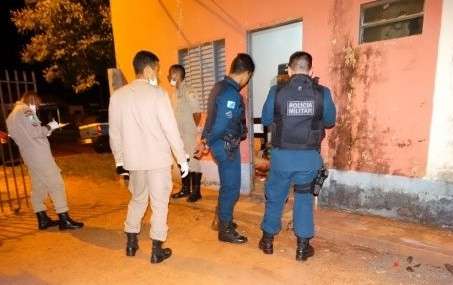 Homens se esfaqueiam at&eacute; a morte ap&oacute;s briga por marmita em pens&atilde;o 