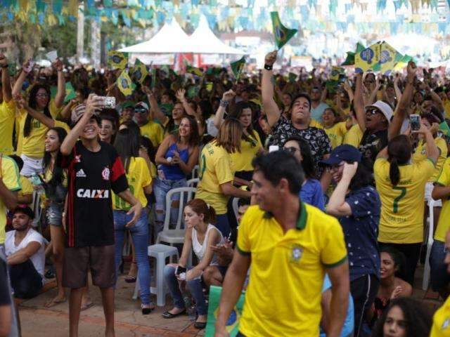Governo define dia de pagamento e folga no pr&oacute;ximo jogo do Brasil