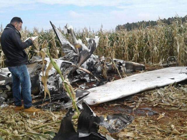 Avi&atilde;o incendiado &eacute; encontrado em lavoura de milho perto da fronteira