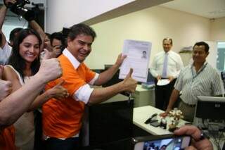 Animado, Nelsinho registrou, na tarde de hoje, sua candidatura a governador (Foto: Marcos Ermínio)