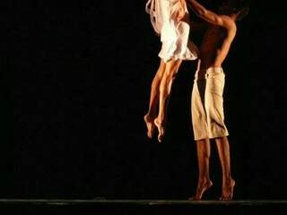 Na &quot;garra&quot;, dupla de bailarinos é aprovada para Festival de Joinville