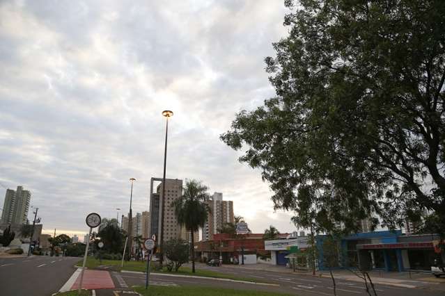 Segunda-feira amanhece com c&eacute;u nublado, mas previs&atilde;o &eacute; de calor e chuva 
