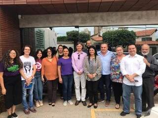 Professores, ex-reitores e alunos da UFGD com Fábio Trad, Rose Modesto e Vander Loubet (Foto: Divulgação)