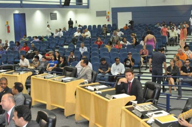 Suplente de Alceu toma posse na quinta e &eacute; cobi&ccedil;ado por ex-partido 