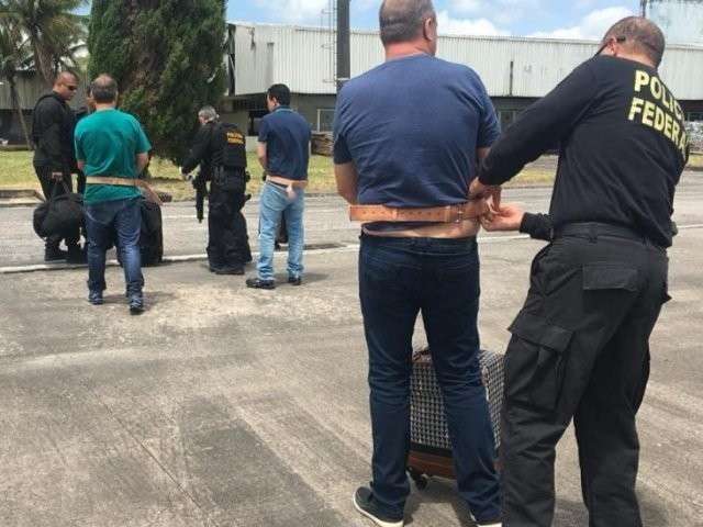 Ministro do STF concede liberdade para chefes do contrabando de cigarro 