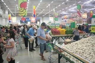 Supermercados esperam vender 20% a mais nos dias de jogo do Brasil (Foto: Arquivo)