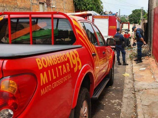 Morador de rua p&otilde;e fogo em casa em bairro que pede solu&ccedil;&atilde;o contra drogas